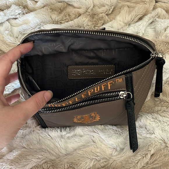 Danielle Nicole Hufflepuff Fanny Pack - Picture 3 of 3